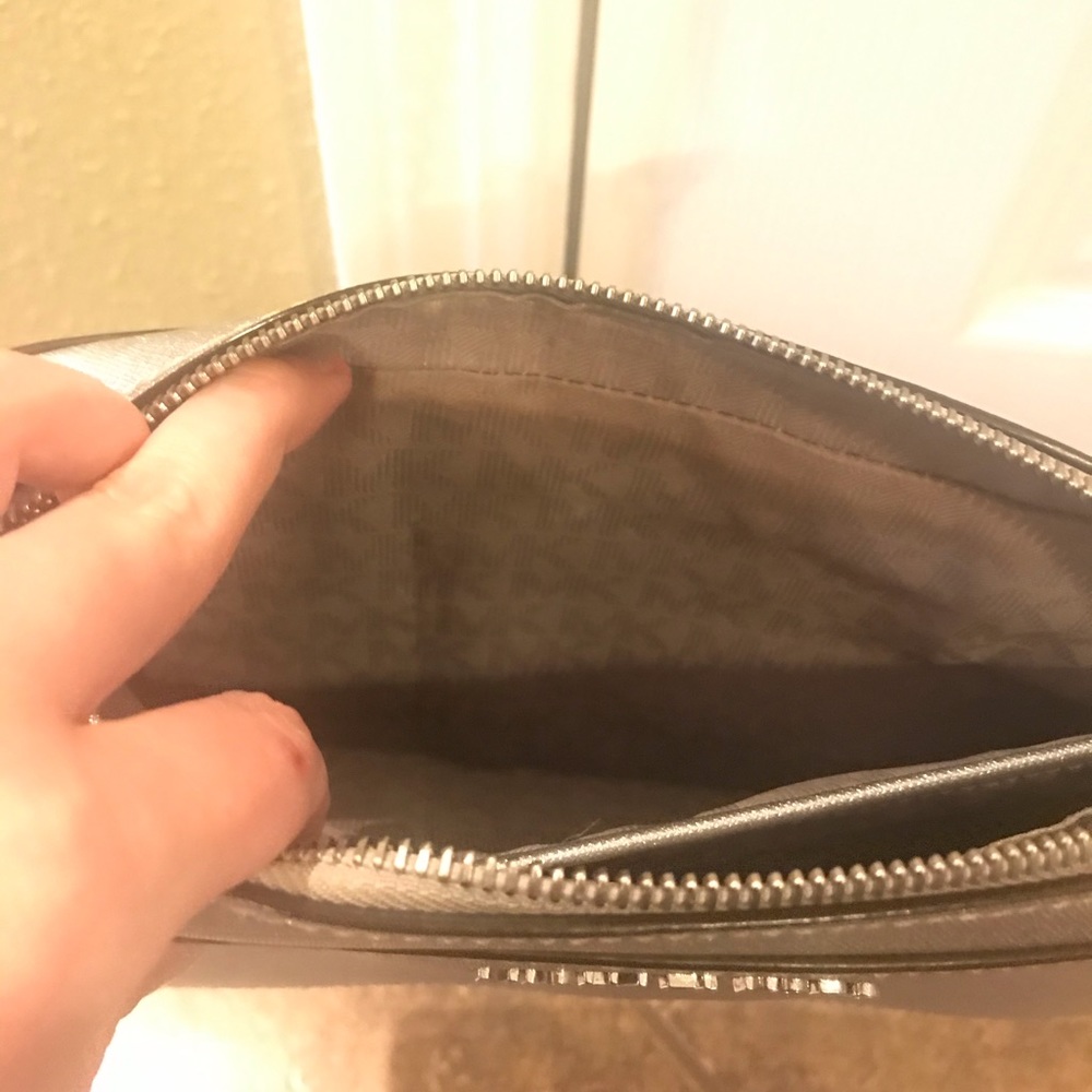 Michael Kors chain purse - Picture 9 of 10